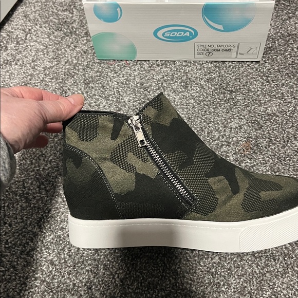 Soda Black and Green Camouflage Wedges - Picture 8 of 14